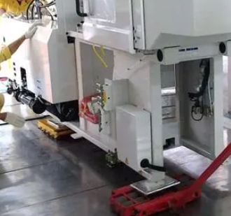 搬運坦克車助力學校實驗室設備搬遷